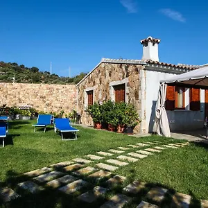 https://stazzu-fioritu.in-sardinia.net